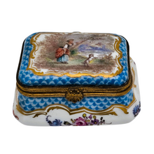 Charger l'image dans la galerie, Boîte précieuse en porcelaine peinte, fin XVIIIᵉ - début XIXᵉ siècle Le Charme des Violettes - Brocante en ligne

