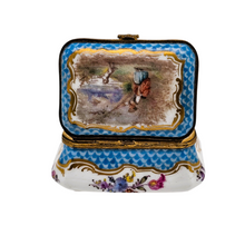 Charger l'image dans la galerie, Boîte précieuse en porcelaine peinte, fin XVIIIᵉ - début XIXᵉ siècle Le Charme des Violettes - Brocante en ligne
