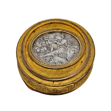 Charger l'image dans la galerie, Boîte à poudre en métal doré, décor pastoral en métal argenté, circa 1820-1840 Le Charme des Violettes - Brocante en ligne
