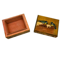 Load image into Gallery viewer, Ensemble de 4 petites boîtes en bois peintes à la main aux oiseaux, années 1970-1990 Le Charme des Violettes - Brocante en ligne
