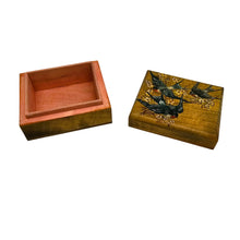 Load image into Gallery viewer, Ensemble de 4 petites boîtes en bois peintes à la main aux oiseaux, années 1970-1990 Le Charme des Violettes - Brocante en ligne
