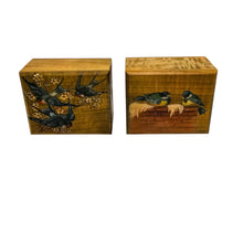 Load image into Gallery viewer, Ensemble de 4 petites boîtes en bois peintes à la main aux oiseaux, années 1970-1990 Le Charme des Violettes - Brocante en ligne

