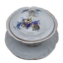 Afbeelding in Gallery-weergave laden, Bonbonnière en porcelaine aux violettes et hellébores, XXè
