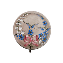 Load image into Gallery viewer, Bonbonnière ancienne en verre émaillé – Décor floral romantique – Début XXe siècle Le Charme des Violettes - Brocante en ligne
