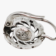 Charger l&#39;image dans la galerie, Boucle d&#39;oreille en argent et marcassites, années 1930
