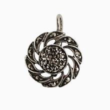 Charger l&#39;image dans la galerie, Boucle d&#39;oreille en argent et marcassites, années 1930
