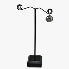 Charger l&#39;image dans la galerie, Boucle d&#39;oreille en argent et marcassites, années 1930
