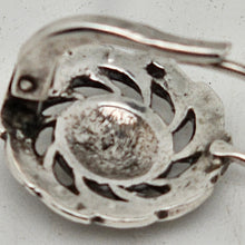 Charger l&#39;image dans la galerie, Boucle d&#39;oreille en argent et marcassites, années 1930
