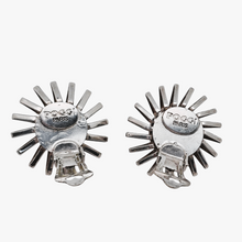 Charger l&#39;image dans la galerie, POGGI Paris, Boucles d’oreilles Space Age en métal argenté, années 1970
