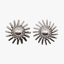 Charger l&#39;image dans la galerie, POGGI Paris, Boucles d’oreilles Space Age en métal argenté, années 1970
