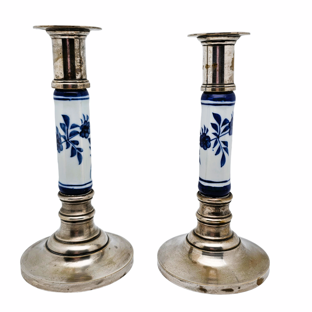 Pair of vintage candlesticks in silver-plated brass and white and blue Asian ceramic, 1970s