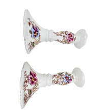 Load image into Gallery viewer, Paire de bougeoirs anciens en porcelaine à décor de pensées, fin XIXè - début XXè Le Charme des Violettes - Brocante en ligne
