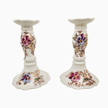 Load image into Gallery viewer, Paire de bougeoirs anciens en porcelaine à décor de pensées, fin XIXè - début XXè Le Charme des Violettes - Brocante en ligne
