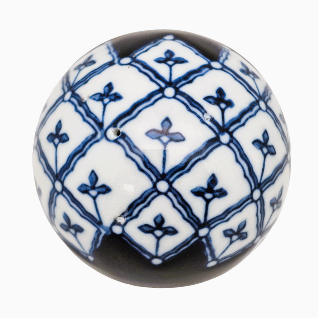 Blue and white Chinese porcelain carpet ball, 20th century