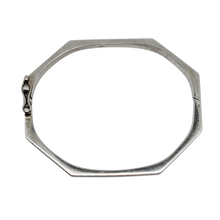 Charger l'image dans la galerie, Bracelet jonc hexagonal en argent massif 925, années 1970-1990 Le Charme des Violettes - Brocante en ligne
