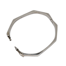 Charger l'image dans la galerie, Bracelet jonc hexagonal en argent massif 925, années 1970-1990 Le Charme des Violettes - Brocante en ligne
