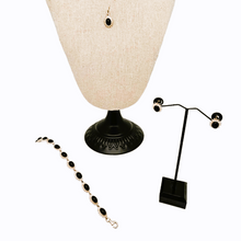 Charger l&#39;image dans la galerie, Boucles d&#39;oreilles, bracelet et pendentif vintage en argent 925 sertis de cabochons ovales en onyx noir
