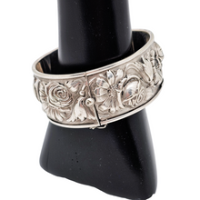 Charger l'image dans la galerie, Bracelet à décor de roses, de marguerites et de lys en métal argenté, années 1940 Le Charme des Violettes - Brocante en ligne
