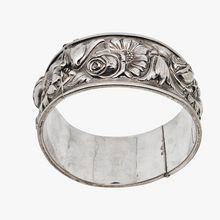 Charger l'image dans la galerie, Bracelet à décor de roses, de marguerites et de lys en métal argenté, années 1940 Le Charme des Violettes - Brocante en ligne
