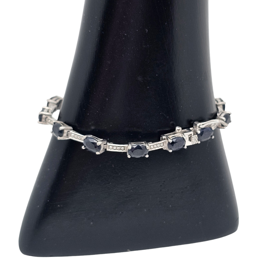 Bracelet en argent 925 serti de 15 spinelles bleu foncé