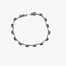 Load image into Gallery viewer, Bracelet en argent 925 serti de 15 spinelles bleu foncé
