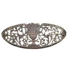 Afbeelding in Gallery-weergave laden, Broche Art nouveau en argent ajouré gravée &quot;Gérardine Poortman&quot;, vers 1900
