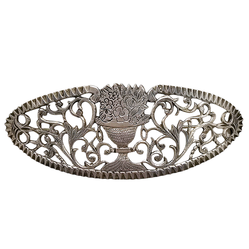 Broche Art nouveau en argent ajouré gravée 
