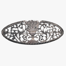 Afbeelding in Gallery-weergave laden, Broche Art nouveau en argent ajouré gravée &quot;Gérardine Poortman&quot;, vers 1900
