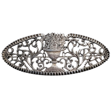 Afbeelding in Gallery-weergave laden, Broche Art nouveau en argent ajouré gravée &quot;Gérardine Poortman&quot;, vers 1900
