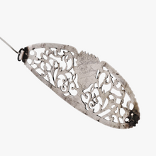 Afbeelding in Gallery-weergave laden, Broche Art nouveau en argent ajouré gravée &quot;Gérardine Poortman&quot;, vers 1900
