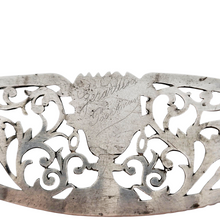 Afbeelding in Gallery-weergave laden, Broche Art nouveau en argent ajouré gravée &quot;Gérardine Poortman&quot;, vers 1900
