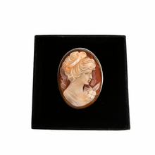 Load image into Gallery viewer, Broche-pendentif Camée coquille représentant une jeune femme dans une monture en argent 800, début XXème siècle
