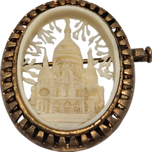 Load image into Gallery viewer, Broche ancienne en celluloïd – Sacré-Cœur de Montmartre – Souvenir de Paris, années 1920-1950 Le Charme des Violettes - Brocante en ligne

