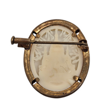 Load image into Gallery viewer, Broche ancienne en celluloïd – Sacré-Cœur de Montmartre – Souvenir de Paris, années 1920-1950 Le Charme des Violettes - Brocante en ligne
