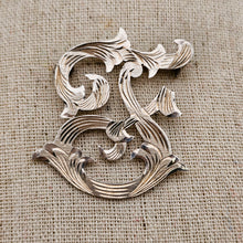 Afbeelding in Gallery-weergave laden, Broche en argent 925 monogrammée &quot;F&quot;, signée ASD, Mexique, années 1950-1970
