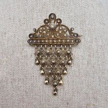 Afbeelding in Gallery-weergave laden, Broche traditionnelle norvégienne Sølje en argent doré, fin XIXe - début XXe siècle Le Charme des Violettes - Brocante en ligne
