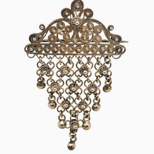 Afbeelding in Gallery-weergave laden, Broche traditionnelle norvégienne Sølje en argent doré, fin XIXe - début XXe siècle Le Charme des Violettes - Brocante en ligne
