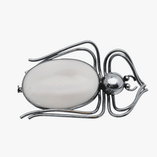 Charger l&#39;image dans la galerie, Broche araignée Art déco en métal nickelé et galalithe ou bakélite, années 1930-1940 Le Charme des Violettes - Brocante en ligne

