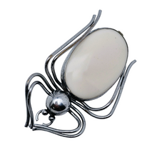 Charger l&#39;image dans la galerie, Broche araignée Art déco en métal nickelé et galalithe ou bakélite, années 1930-1940 Le Charme des Violettes - Brocante en ligne
