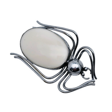 Charger l&#39;image dans la galerie, Broche araignée Art déco en métal nickelé et galalithe ou bakélite, années 1930-1940 Le Charme des Violettes - Brocante en ligne
