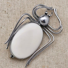 Charger l&#39;image dans la galerie, Broche araignée Art déco en métal nickelé et galalithe ou bakélite, années 1930-1940 Le Charme des Violettes - Brocante en ligne
