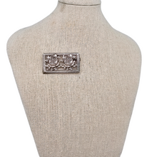 Charger l'image dans la galerie, Broche Art déco en argent massif aux roses ajourées, France, années 1920 Le Charme des Violettes - Brocante en ligne
