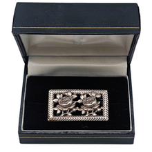 Charger l'image dans la galerie, Broche Art déco en argent massif aux roses ajourées, France, années 1920 Le Charme des Violettes - Brocante en ligne
