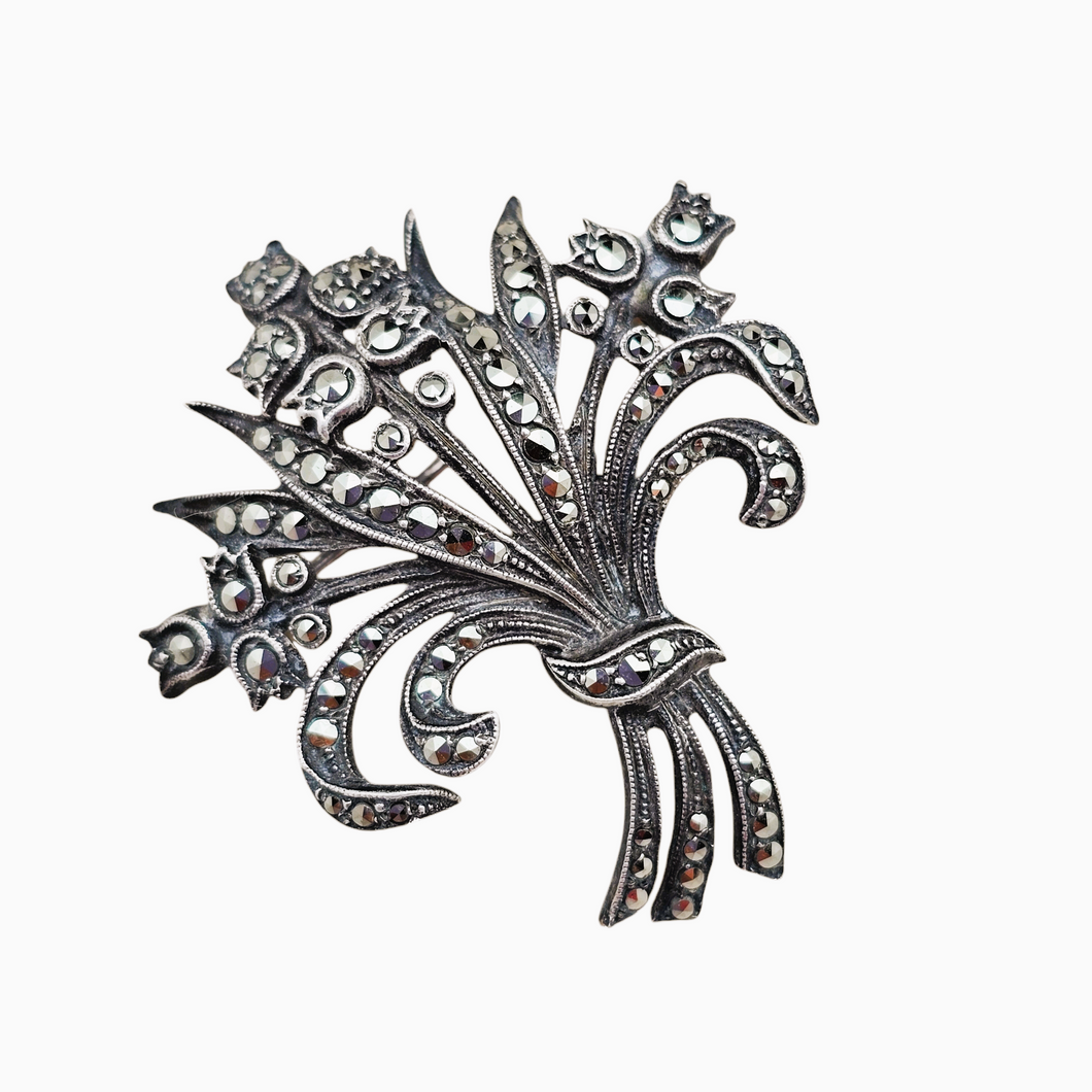 Broche Art déco en forme de bouquet de fleurs en argent 835 sertie de marcassites, années 1930