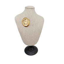 Charger l'image dans la galerie, Broche en celluloïd ajouré - Scène exotique à l’éléphant, vers 1930-1950 Le Charme des Violettes - Brocante en ligne
