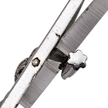 Load image into Gallery viewer, Broche Art déco aux chardons en argent 800, Flam, France, vers 1925–1935 Le Charme des Violettes - Brocante en ligne
