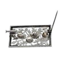 Load image into Gallery viewer, Broche Art déco aux chardons en argent 800, Flam, France, vers 1925–1935 Le Charme des Violettes - Brocante en ligne
