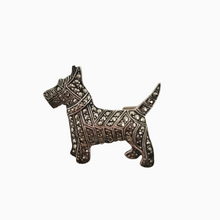 Afbeelding in Gallery-weergave laden, Broche en forme de chien (scottish terrier) en argent et marcassites, années 1920-1930
