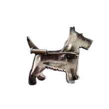 Load image into Gallery viewer, Broche en forme de chien en argent et marcassites, années 1920-1930
