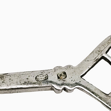 Load image into Gallery viewer, Broche ancienne en forme de clef en argent 835, sertie de marcassites
